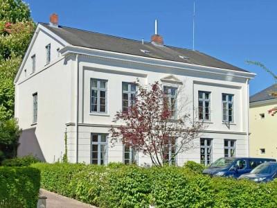 Eutiner Klassiker ! Wohn- und Geschäftshaus mit historischem Flair und großem Garten