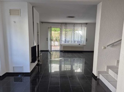 Großzügiges DHH mit Einliegerwohnung  zur Miete in Offenbach am Main