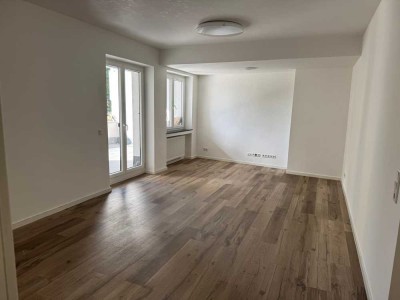 Attraktive 4-Zimmer-Wohnung mit großer Terrasse, ca. 115 qm Wohnfl., 2 Badezi., EBK, WG-geeignet