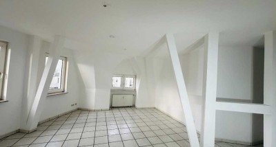 3 Zimmer im Dachgeschoss, frisch gestrichen