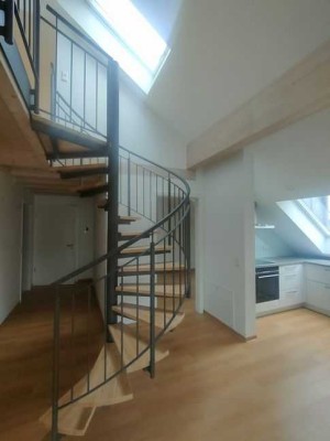Neuwertige 3-Zimmer-Wohnung über 2 Etagen mit Balkon in Untereisesheim