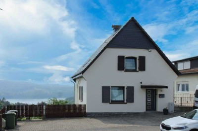 Jetzt zugreifen: Einfamilienhaus mit Blick auf den Sorpesee und sonnigem Garten