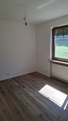 EG Wohnung/Erstvermietung mit Terrasse und Gartenmitbenutzung