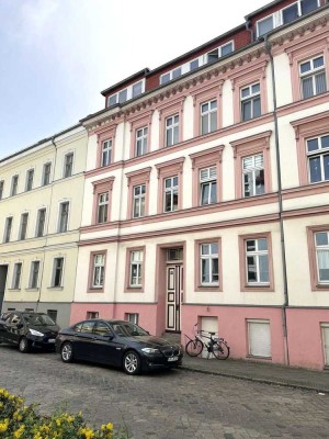 BEZUGSFREI | RUHIG und ZENTRAL nahe BAHNHOF | sehr schöne 3-Zimmer-DG-Whg. im sanierten Altbau