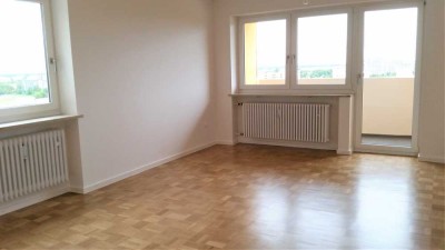 5 Geh-Minuten zu S-Bahn/U-Bahn: helle, vollständig renovierte Whg. mit Balkon in München-Feldmoching