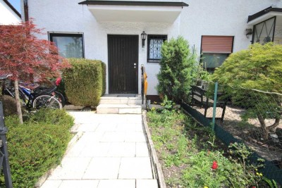 Zentral gelegenes Reiheneckhaus mit sonnenverwöhntem Südgarten.