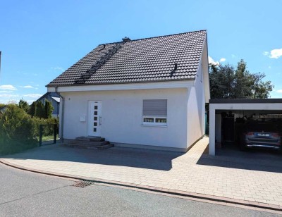 Modernes Einfamilienhaus mit Doppelgarage und großem Garten in ruhiger Lage!
