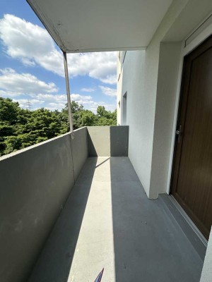 Exklusive, modernisierte 4-Zimmer-Wohnung mit Balkon und Einbauküche in Neuss-Erfttal