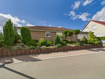 **Traumhafter Bungalow mit idyllischem Garten, XXL Garage, Wintergarten, barrierefrei!**