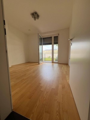 Zentrale 3-Zimmer Wohnung mit 2 x Balkon &amp; 2 x Parkplatz zu vermieten // WG geeignet
