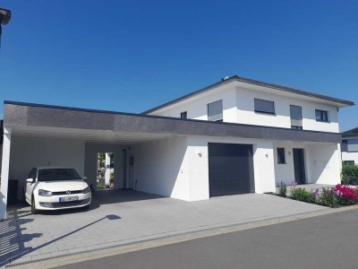 Exklusives lichtdurchflutetes Einfamilienhaus mit großem Garten