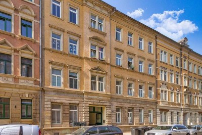 Tolle Dachwohnung nah am Zentrum - frisch renoviert, neuer Bodenbelag und sofort bezugsfertig