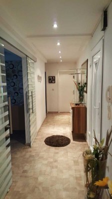 Erschwingliche und gepflegte Wohnung mit fünf Zimmern und Balkon in Hildesheim