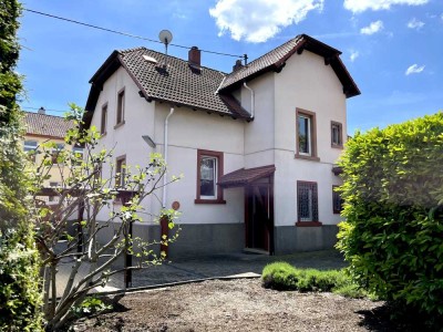 Historisches Ärztehaus mit angrenzendem Nebengebäude – Angebote willkommen!