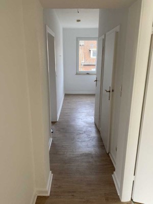 Helle 2,5 Zimmerwohnung mit Balkon und Stellplatz