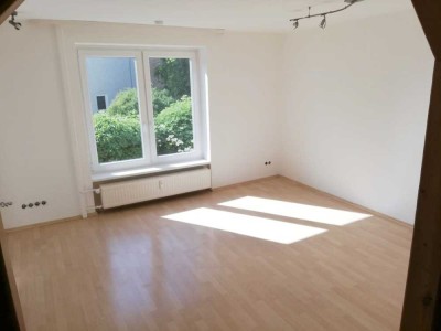 !!! 01.11.2025 !!! 3 Zimmer Erdgeschosswohnung mit EBK in Rüningen zu Vermieten