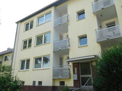 2-Raumwohnung mit Balkon in Mülheim zu vermieten.