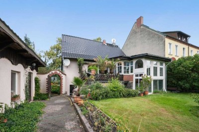 Mehrgenerationenhaus mit Gewerbeeinheit und Garage in Havelnähe