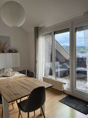 Freundliche und gepflegte 2-Zimmer-DG-Wohnung mit Einbauküche in Pfedelbach