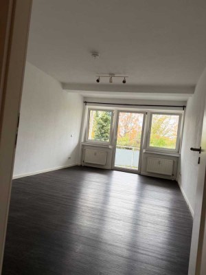 Helle 2-Zimmer-Wohnung mit Balkon in zentraler Lage