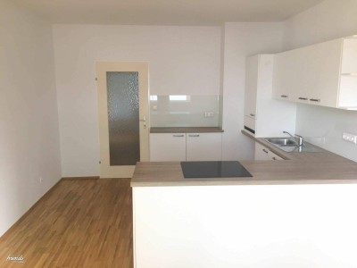 Moderne 3,5-Zimmer-Wohnung mit Loggia und Parkplatz!!!