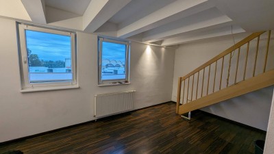 Helle Maisonette Wohnung (ca. 40m²) zu vermieten! Perfekt für Singles, Pärchen, aber auch als Büro nutzbar!