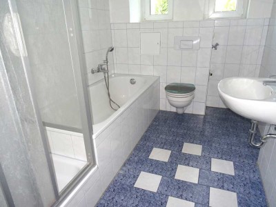 ** mit Balkon ** Gemütliche 2 Zimmer Wohnung in Werdau zu vermieten!