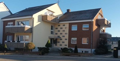 Attraktive 2,5-Zimmer-DG-Wohnung mit Balkon und Einbauküche in Weilerswist