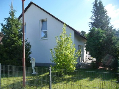 Den Sommer bereits im eigenen Haus genießen! Mit Garage, Terrasse, viel Platz!