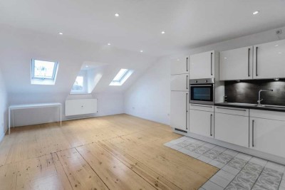 Kurstadtflair in elegant sanierter Altbau-Dachwohnung