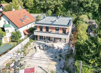 Neubau-Doppelhaus mit riesigem Garten und eigenem Waldstück | 4 Zimmer | Südseitiger Garten/Terrasse | Vollunterkellert | Luftwärmepumpe | Carport | 2 Einheiten verfügbar