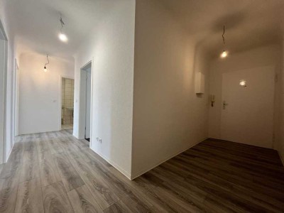 VOLLSANIERTE 3-ZKB Wohnung | Mit AUFZUG, BALKON u. DUSCHE | LU-Innenstadt | AB 01.11.25!