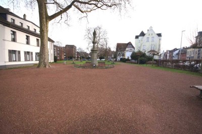 Kernsaniertes Mehrfamilienhaus mit Gewerbeeinheit in der beliebten Fußgängerzone direkt am Rhein!