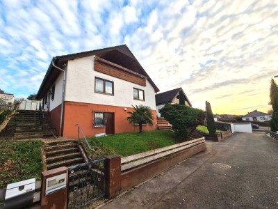 FREISTEHENDES FAMILIENHAUS IN SACKGASSENLAGE MIT 4 SCHLAFZIMMERN, 2 BÄDERN UND GARAGE