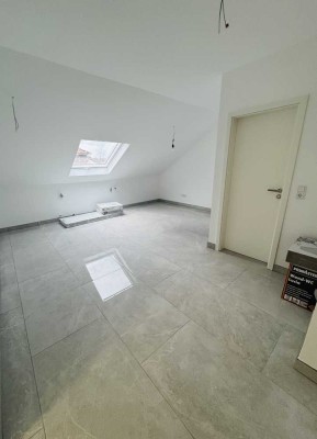 Erstbezug nach Sanierung: Stilvolle 2-Zimmer-Dachgeschosswohnung mit lux. Innenausstattung in Karben