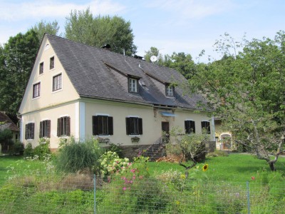 * LANDHAUS IN ABSOLUTER RUHELAGE *