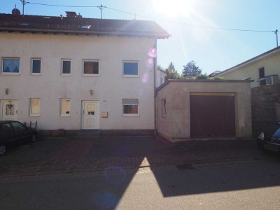 GEMÜTLICHES EINFAMILIENHAUS MIT TERRASSE UND GARAGE