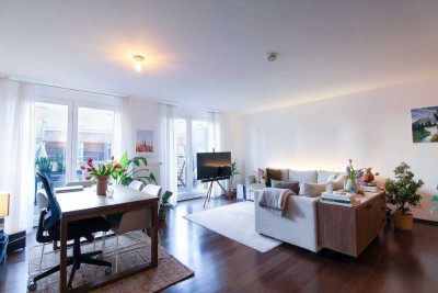 Exklusive 2-Zimmer-Wohnung mit großem Balkon und seitlichem Mainblick - unmittelbar zur EZB