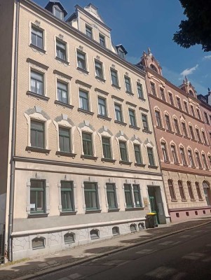 Schöne und modernisierte 3-Zimmer-Hochparterre-Wohnung mit geh. Innenausstattung mit Balkon und EBK