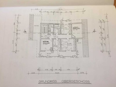 Helle geräümige 3 Zimmer Dachgeschosswohnung