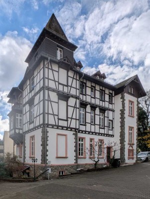 Rarität - HISTORISCHE VILLA mit Gestaltungspotenzial: Büro, Praxis und/oder Wohnen