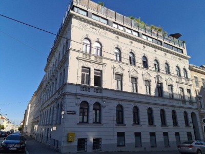 Herrliche Dachgeschosswohnung mit großer Terrasse - 
Nähe Krottenbachstraße!