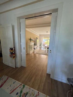 Helle Altbauwohnung mit hohen Decken und zwei Balkonen in Schwachhausen