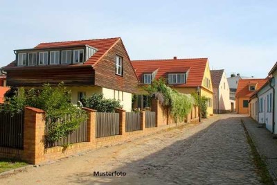 Mehrfamilienhaus mit drei Wohnungen und herrlichem Blick auf Berge und Landschaft