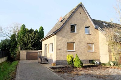 Angebautes Einfamilienhaus mit Garage