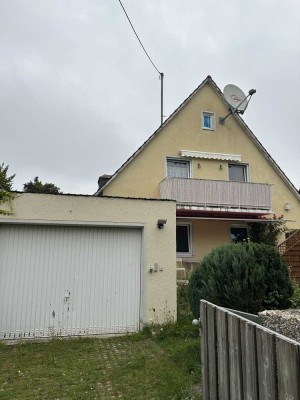Handwerker-Traum: Freistehendes Haus mit Einliegerwohnung zur Sanierung