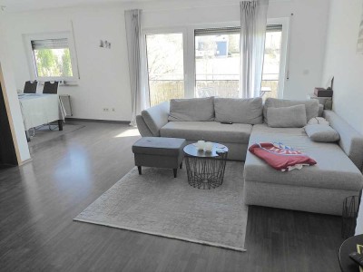 Vermietet 2,5 Zimmer Wohnung mit Balkon in kleiner, ruhiger Wohneinheit