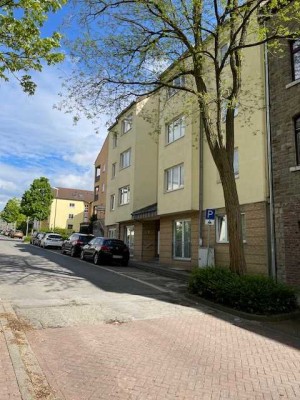 ANSPRECHENDE 3-ZIMMER-EIGENTUMSWOHNUNG IM ERDGOSS MIT BLICK INS GRÜNE UND TIEFGARAGENSTELLPLATZ