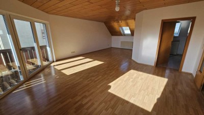 Geräumige 4-Zimmer Wohnung in ruhiger und grüner Lage