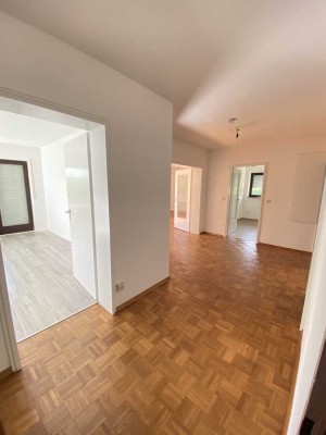 Bad Kissingen/Winkels / 4-Zi / 102qm / Balkon / EBK